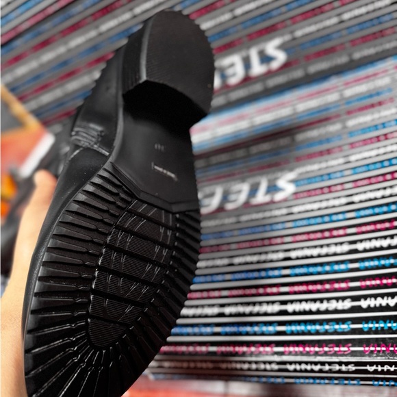 Elegant Black Riding Boots - Picture 3 of 5